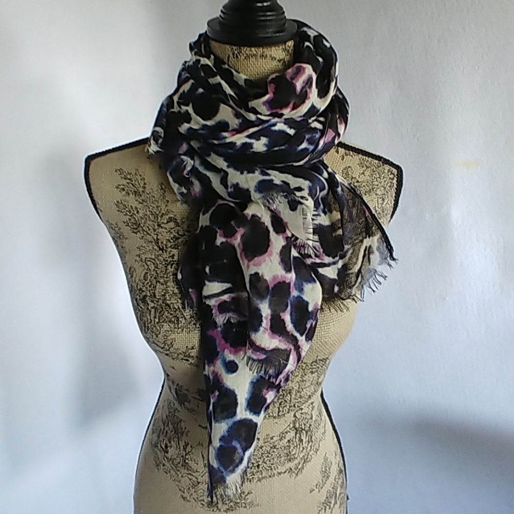 Women's Lightweight Scarf - Picture 5 of 6